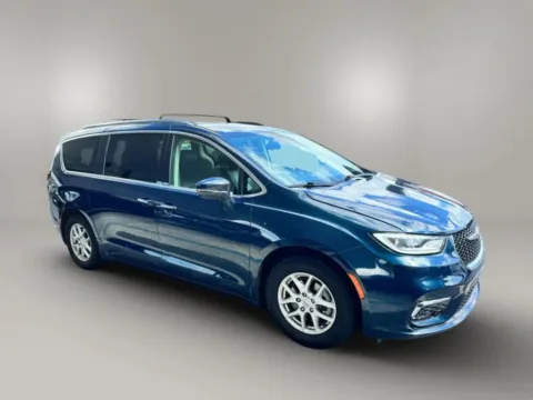 More photos of 2021 Chrysler Pacifica Touring L Minivan 4D at Keywood Motors, FL