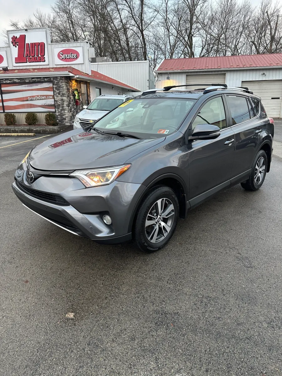 2016 Toyota RAV4 XLE's photo