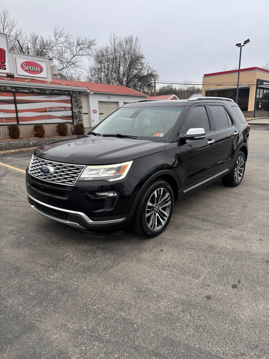 2019 Ford Explorer Platinum's photo