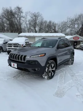 Silver 2017 Jeep Cherokee Trailhawk 4x4 for sale in Buckhannon, WV