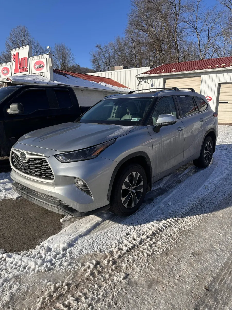 Silver 2021 Toyota Highlander XLE AWD for sale in Buckhannon, WV