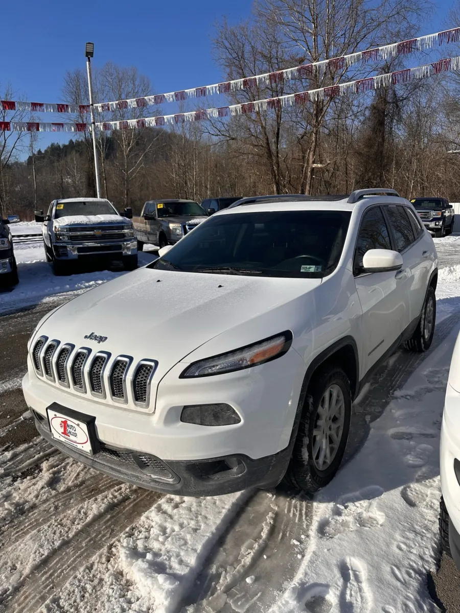 White 2017 Jeep Cherokee Latitude 4x4 for sale in Buckhannon, WV