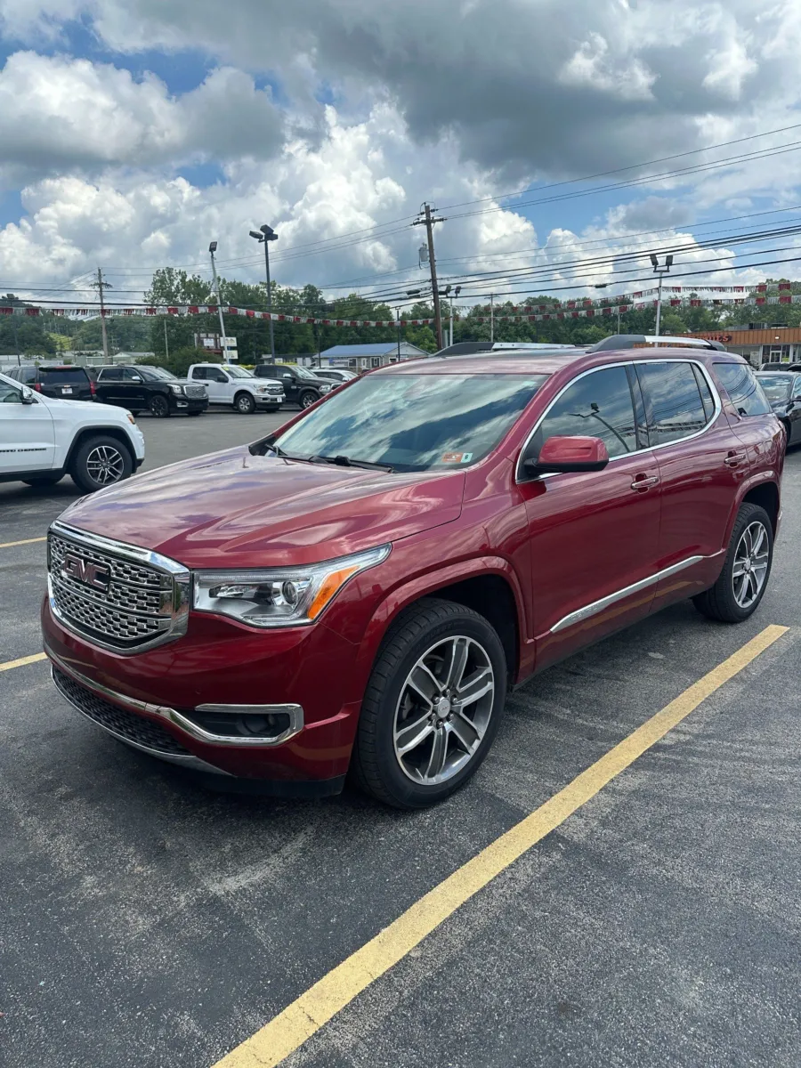 2019 GMC Acadia Denali AWD - 3rd Row!