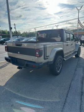 More photos of 2020 Jeep Gladiator Overland Crew Cab 4x4! at Number One Auto Sales, WV