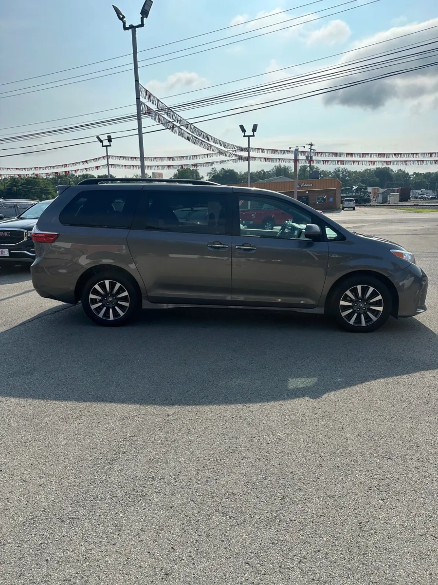 More photos of 2018 Toyota Sienna XLE 7-Passenger at Number One Auto Sales, WV