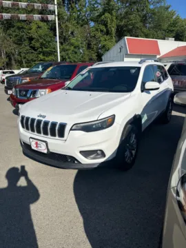 White 2019 Jeep Cherokee Latitude Plus 4X4 for sale in Buckhannon, WV