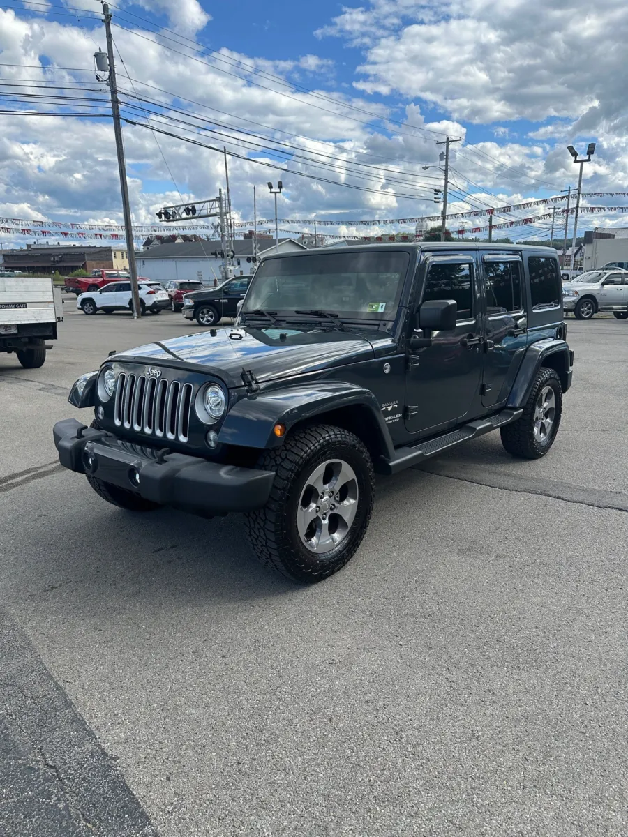 2017 Jeep Wrangler Unlimited Sahara Unlimited - Manual Shift 4x4!