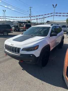White 2019 Jeep Cherokee Trailhawk 4X4 for sale in Buckhannon, WV