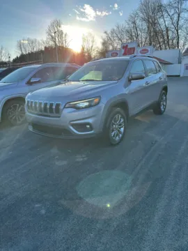 Silver 2019 Jeep Cherokee Latitude Plus 4x4 for sale in Buckhannon, WV