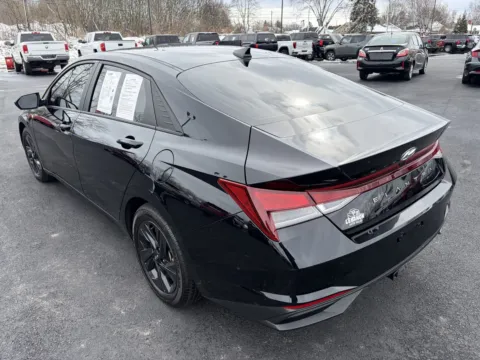 More photos of 2022 Hyundai Elantra SEL at Lebanon Auto Sales, PA