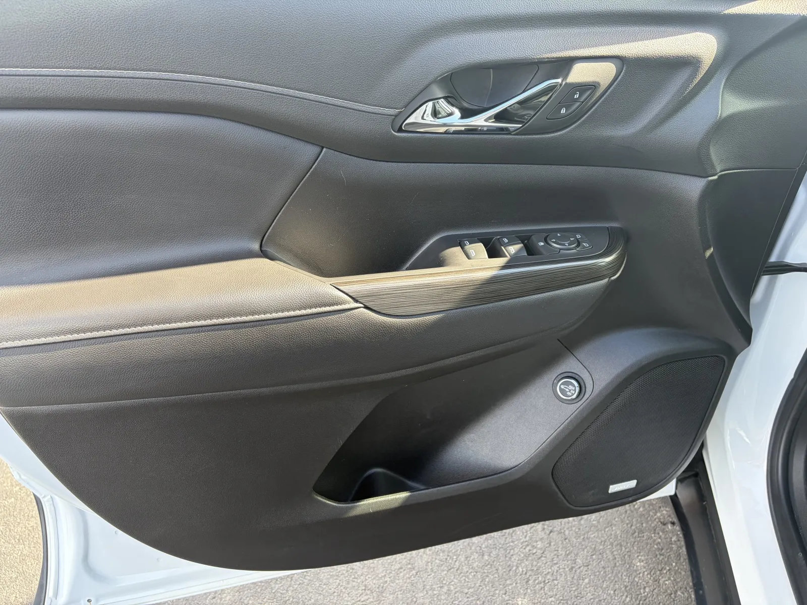 2023 GMC Acadia SLT - Photo 16