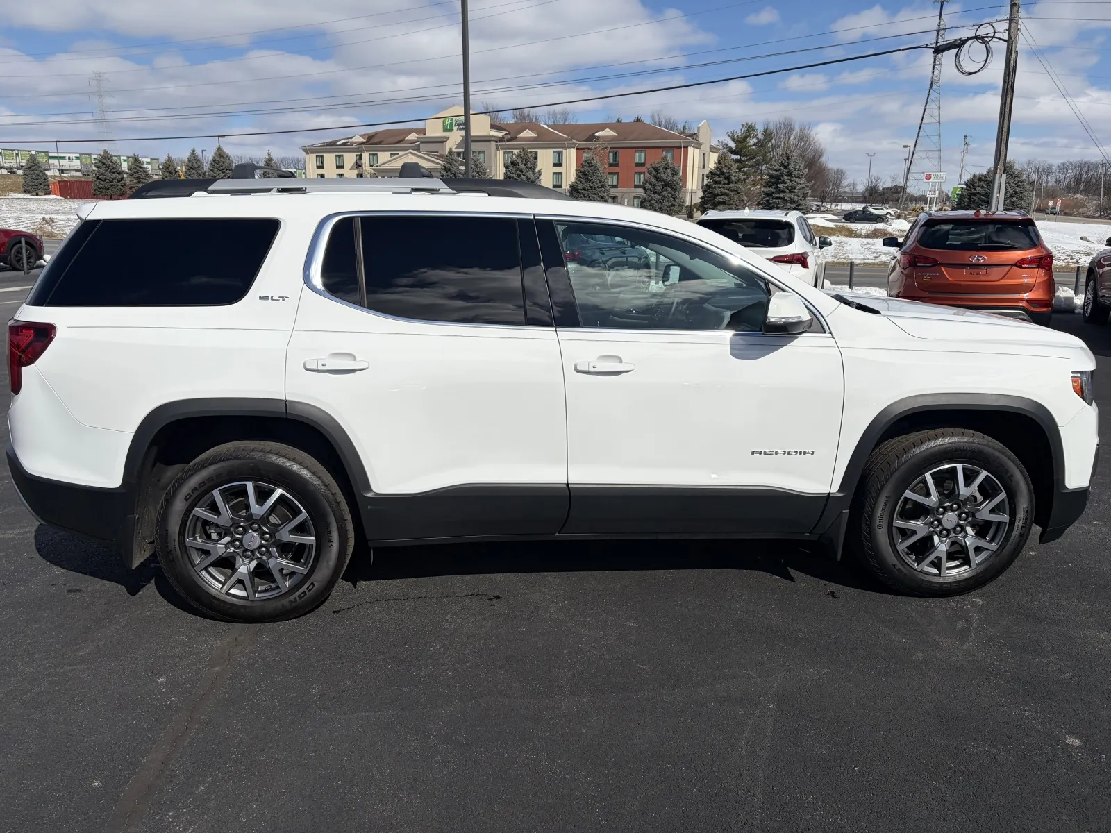 2023 GMC Acadia SLT - Photo 8