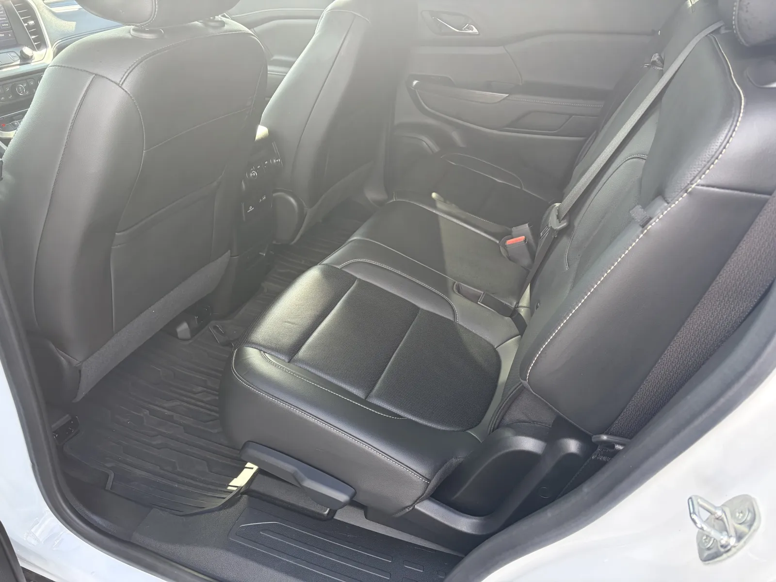 2023 GMC Acadia SLT - Photo 19