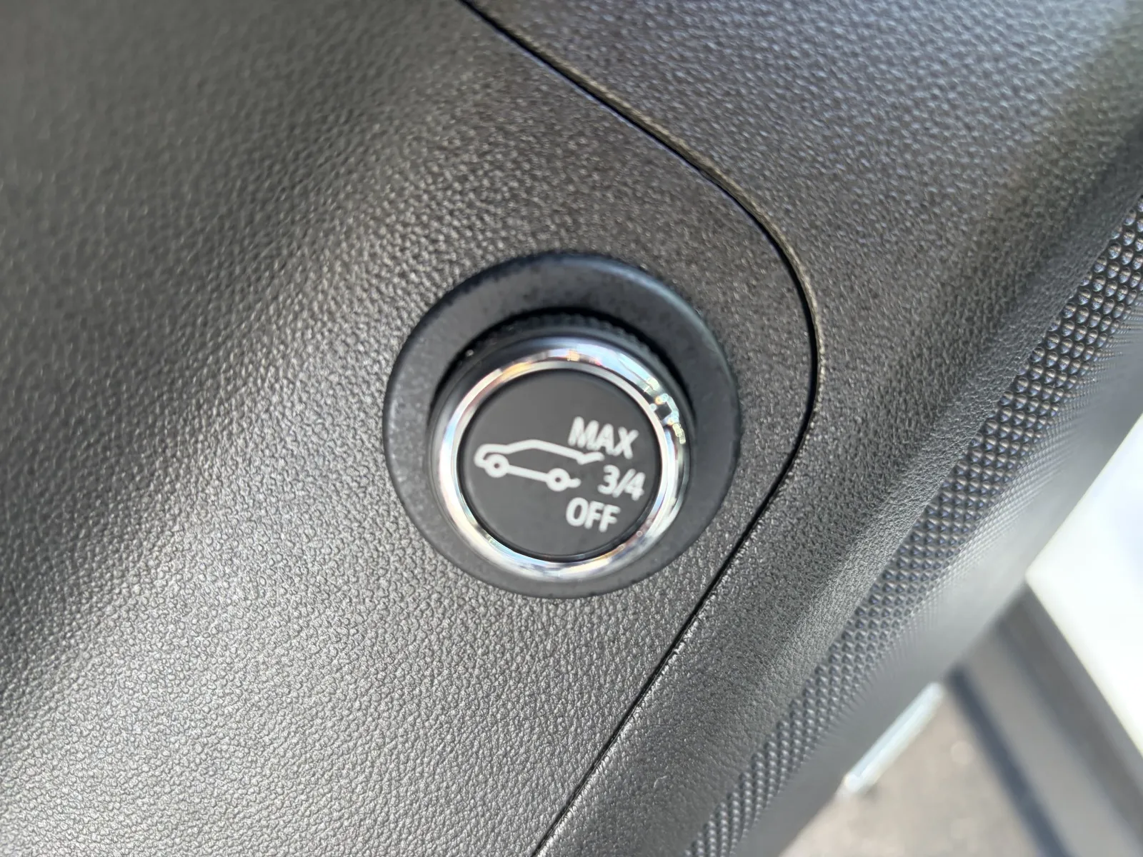 2023 GMC Acadia SLT - Photo 17