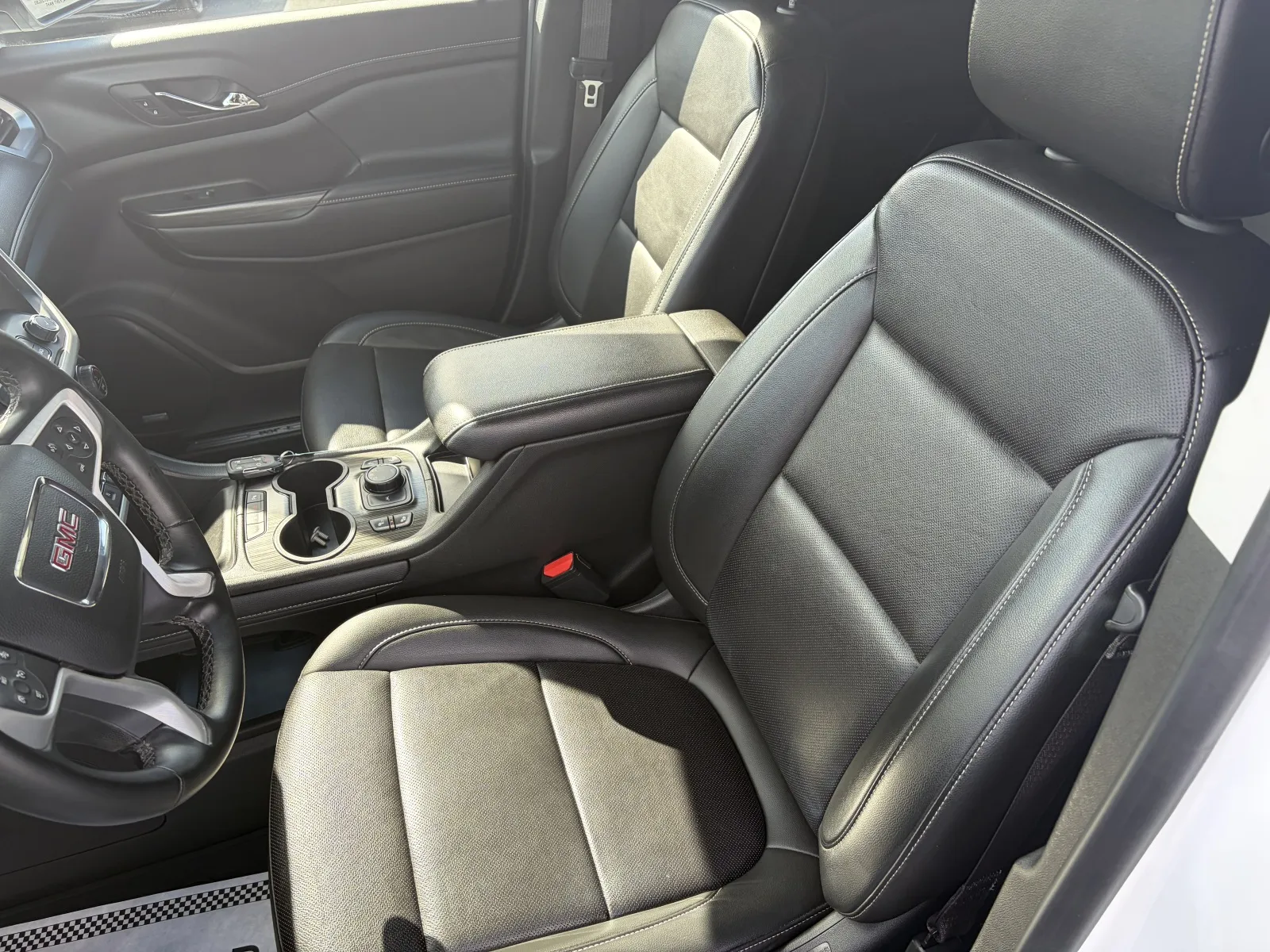 2023 GMC Acadia SLT - Photo 15