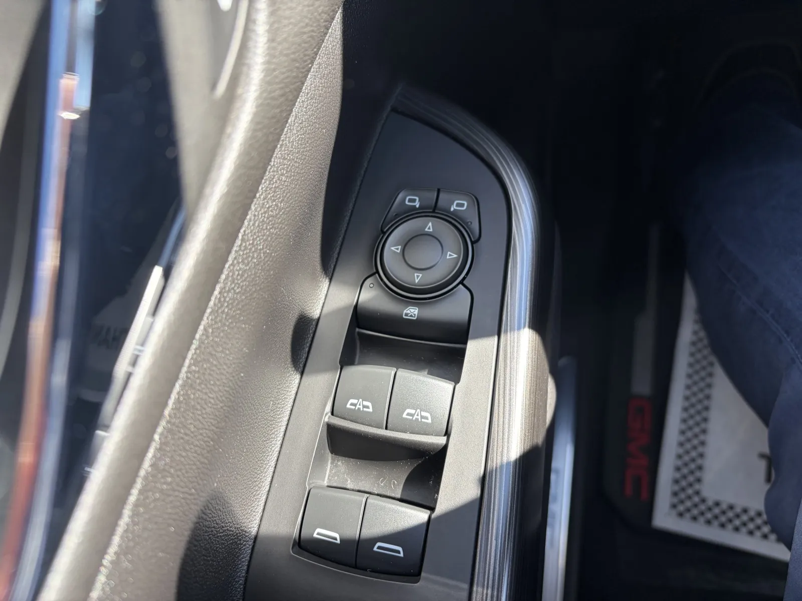 2023 GMC Acadia SLT - Photo 35