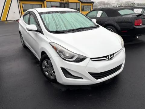 White 2016 Hyundai Elantra SE for sale in Lebanon, PA