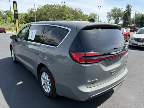More photos of 2023 Chrysler Pacifica Touring L at Lebanon Auto Sales, PA