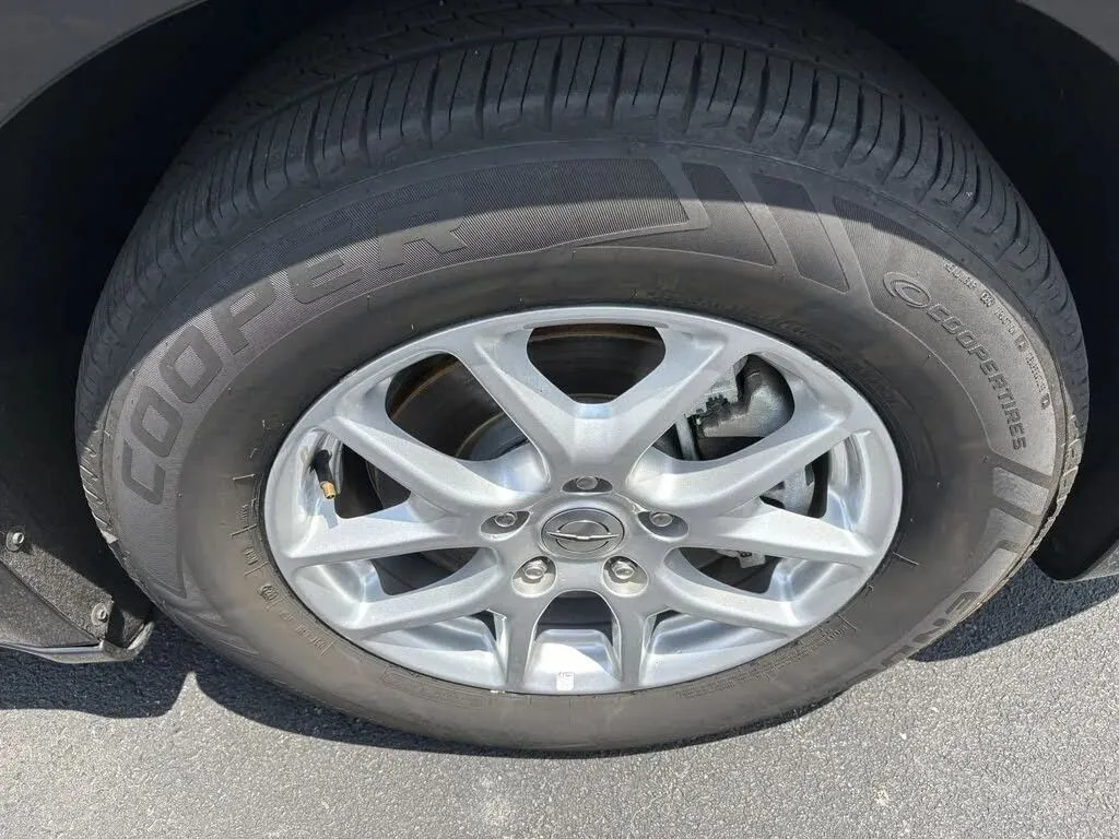 Chrysler Pacifica photo 36