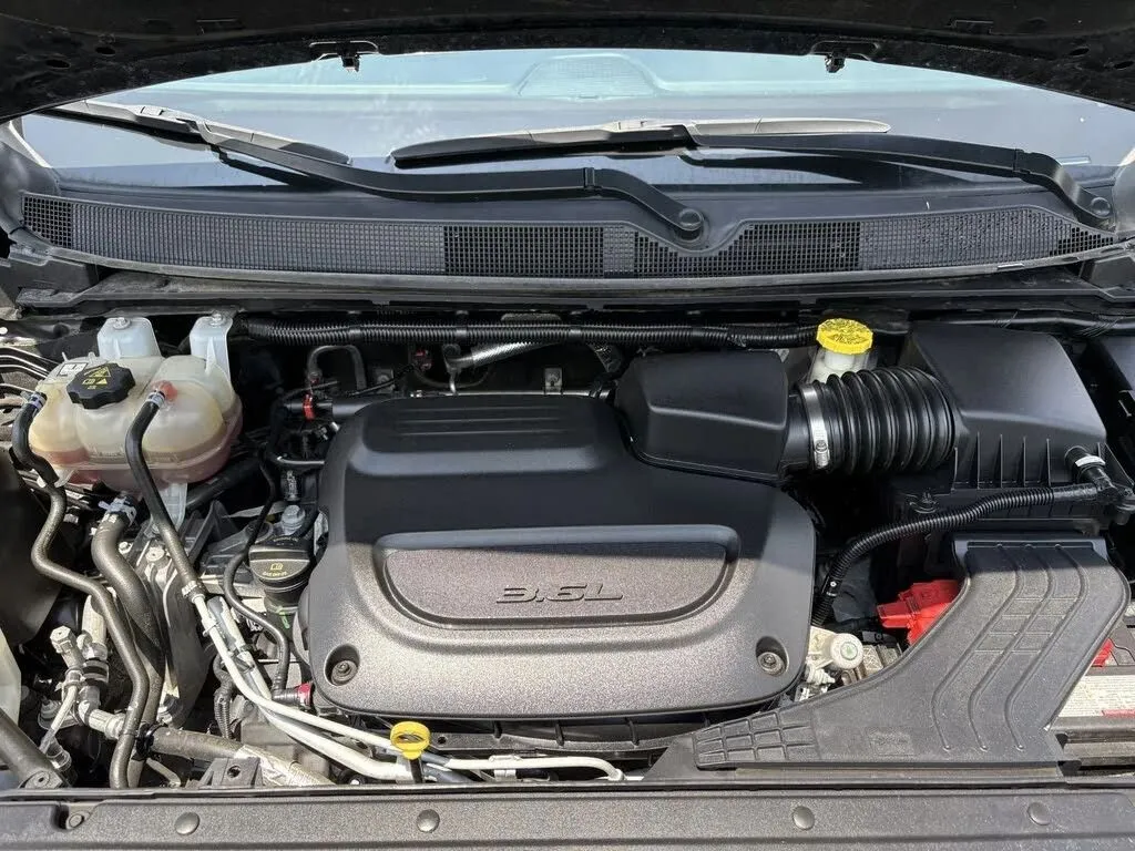 Chrysler Pacifica photo 37