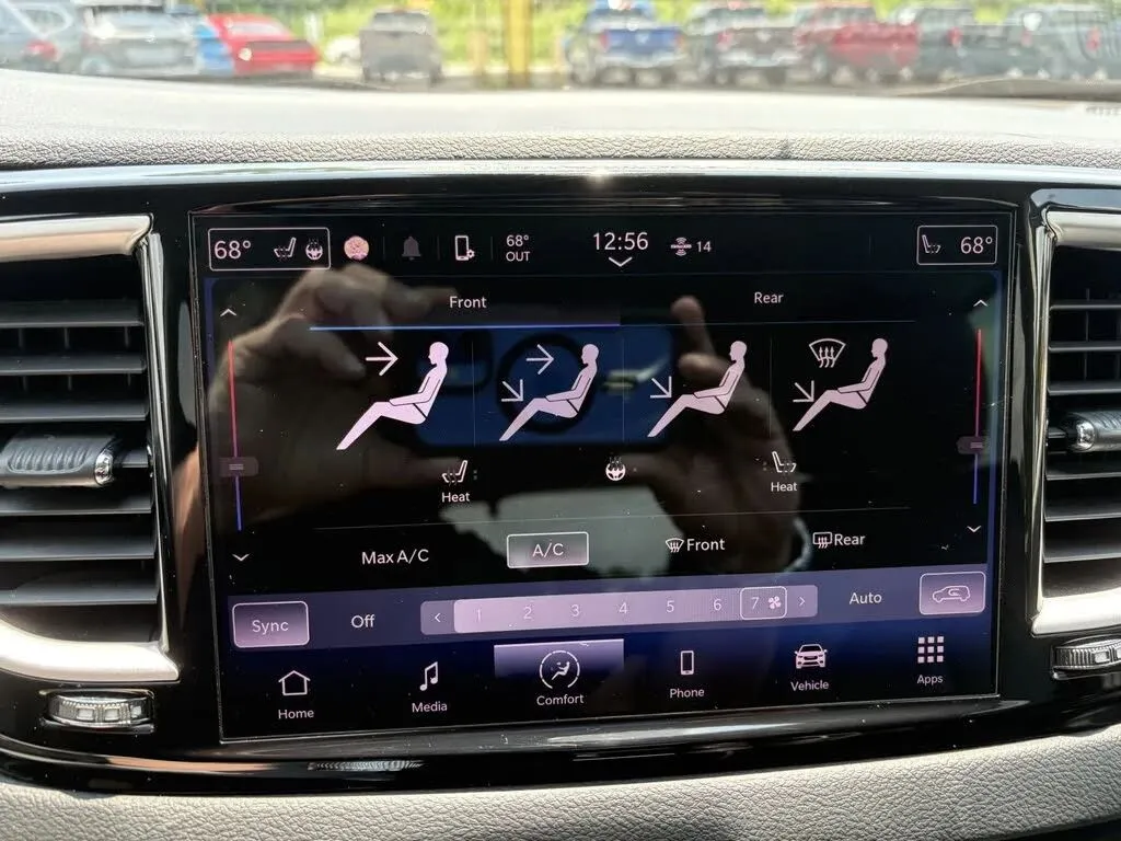 Chrysler Pacifica photo 17