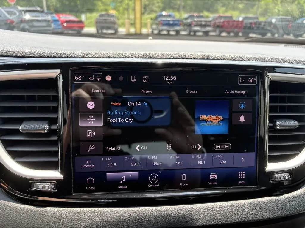 Chrysler Pacifica photo 16
