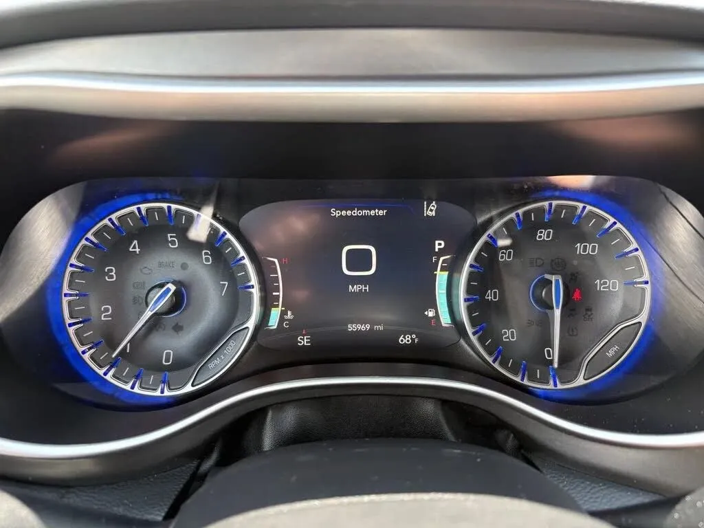 Chrysler Pacifica photo 15
