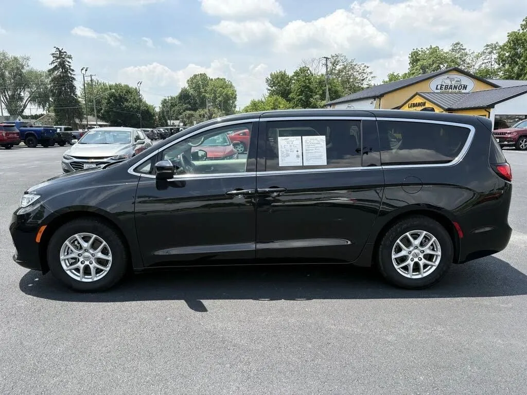 Chrysler Pacifica photo 5