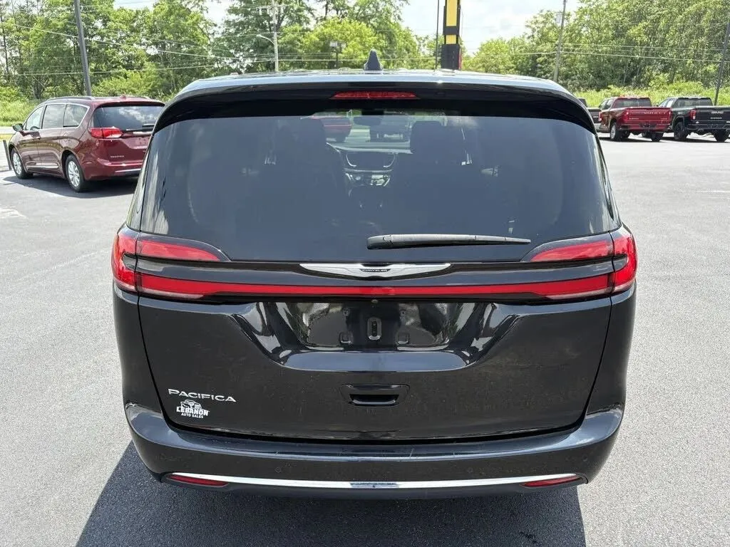 Chrysler Pacifica photo 6
