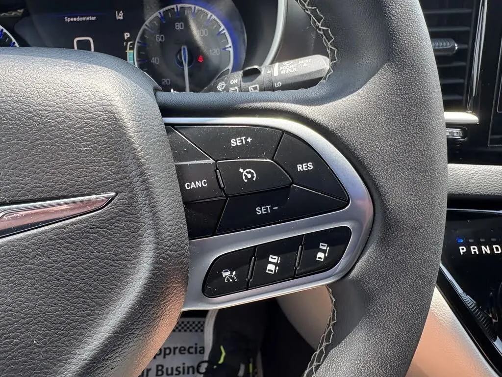 Chrysler Pacifica photo 14