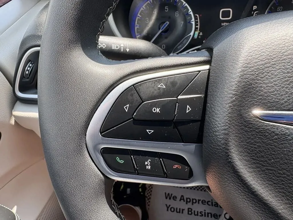 Chrysler Pacifica photo 13