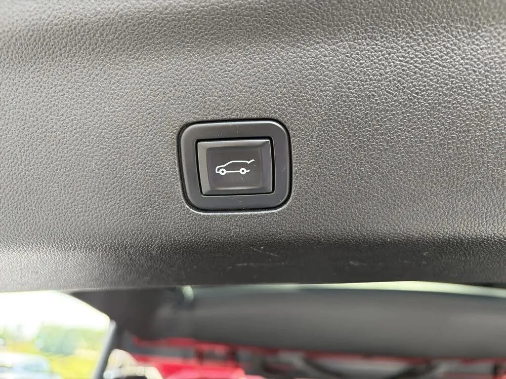 Chevrolet Suburban photo 23