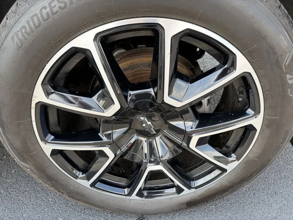 Chevrolet Suburban photo 14