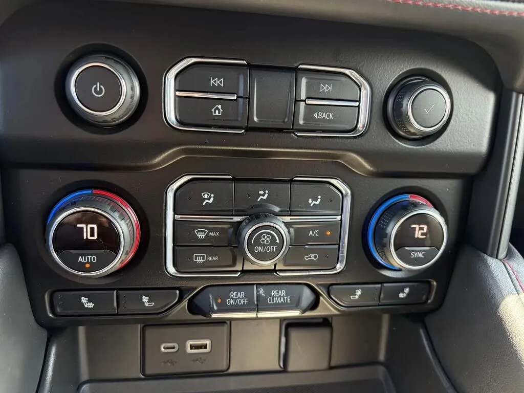 Chevrolet Suburban photo 42