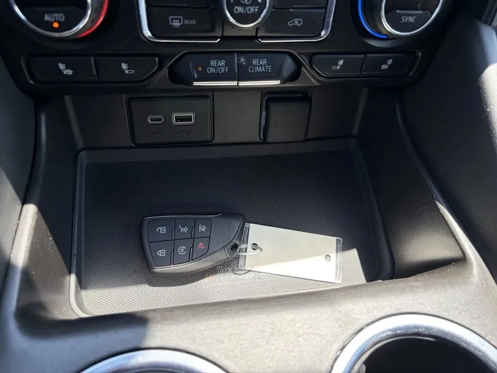 Chevrolet Suburban photo 43