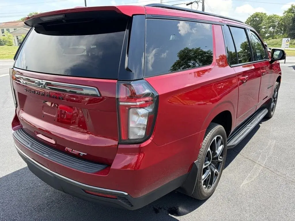 Chevrolet Suburban photo 7