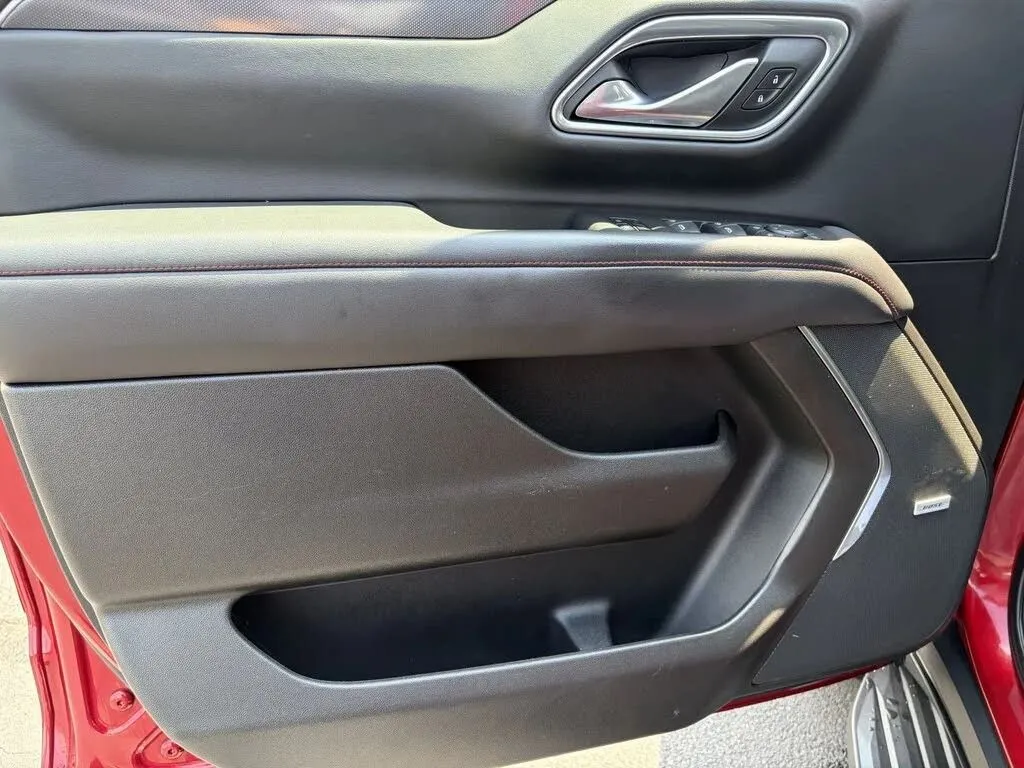 Chevrolet Suburban photo 17