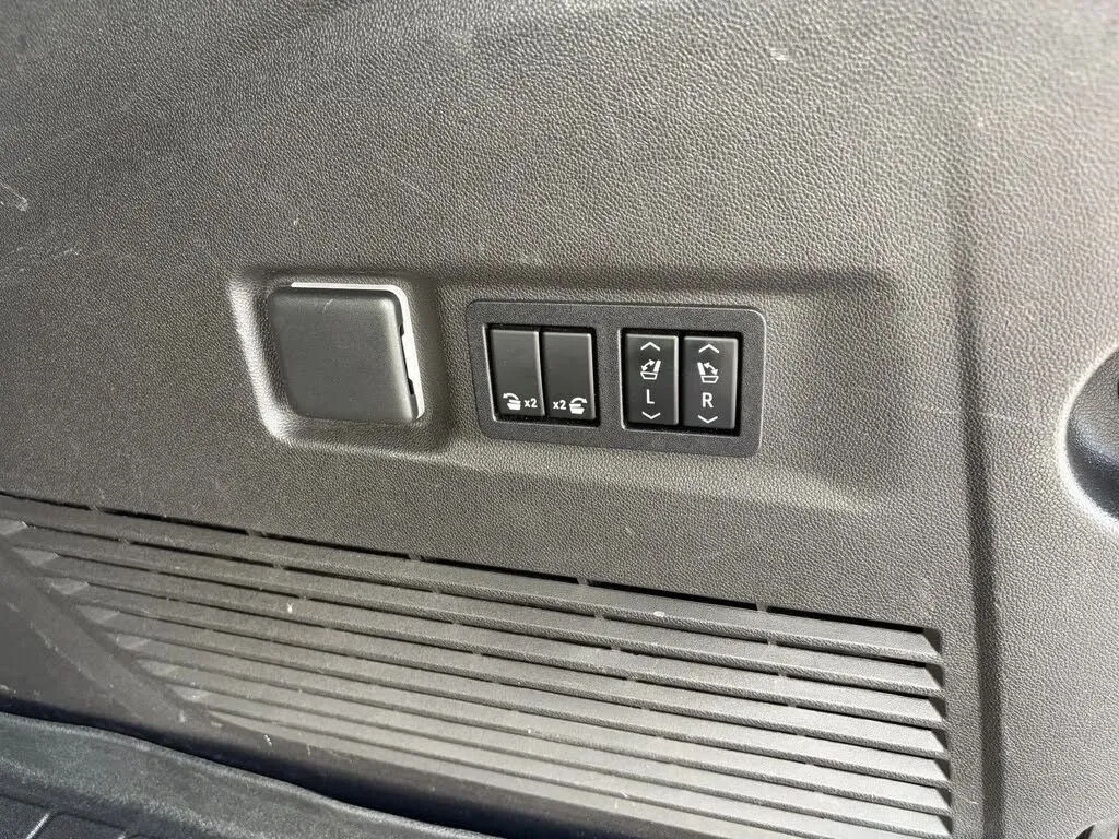 Chevrolet Suburban photo 24
