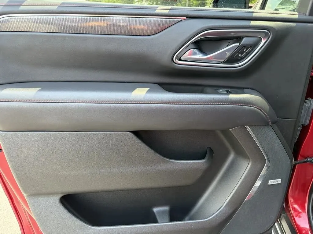 Chevrolet Suburban photo 21