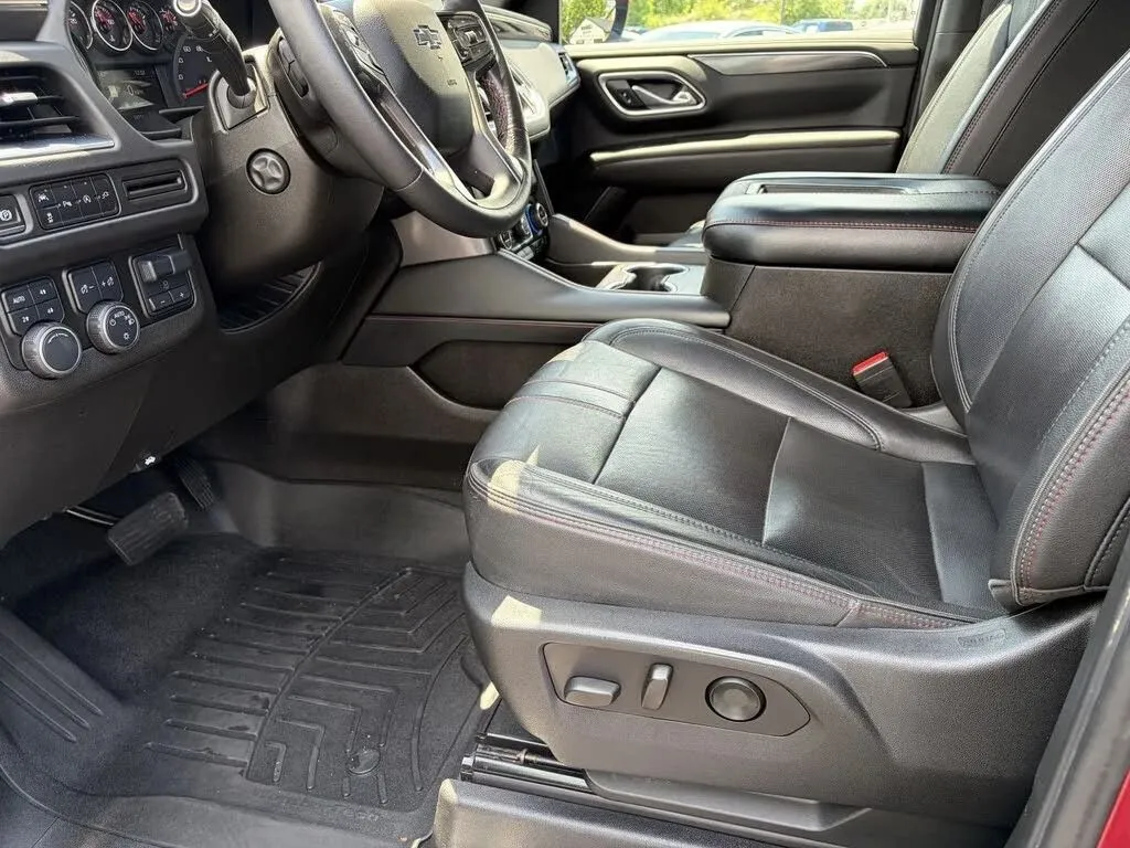 Chevrolet Suburban photo 15