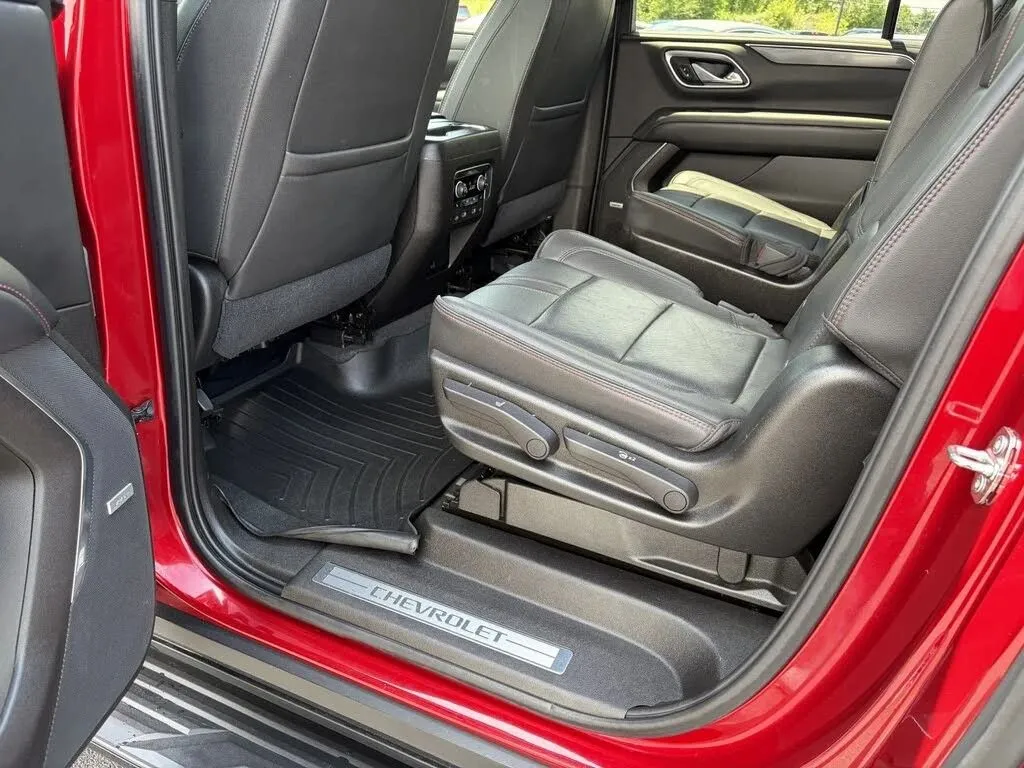 Chevrolet Suburban photo 18