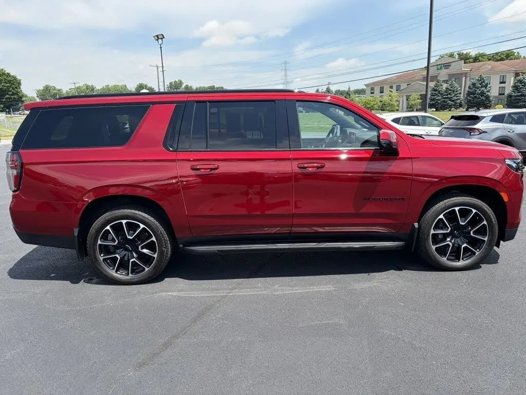 Chevrolet Suburban photo 8