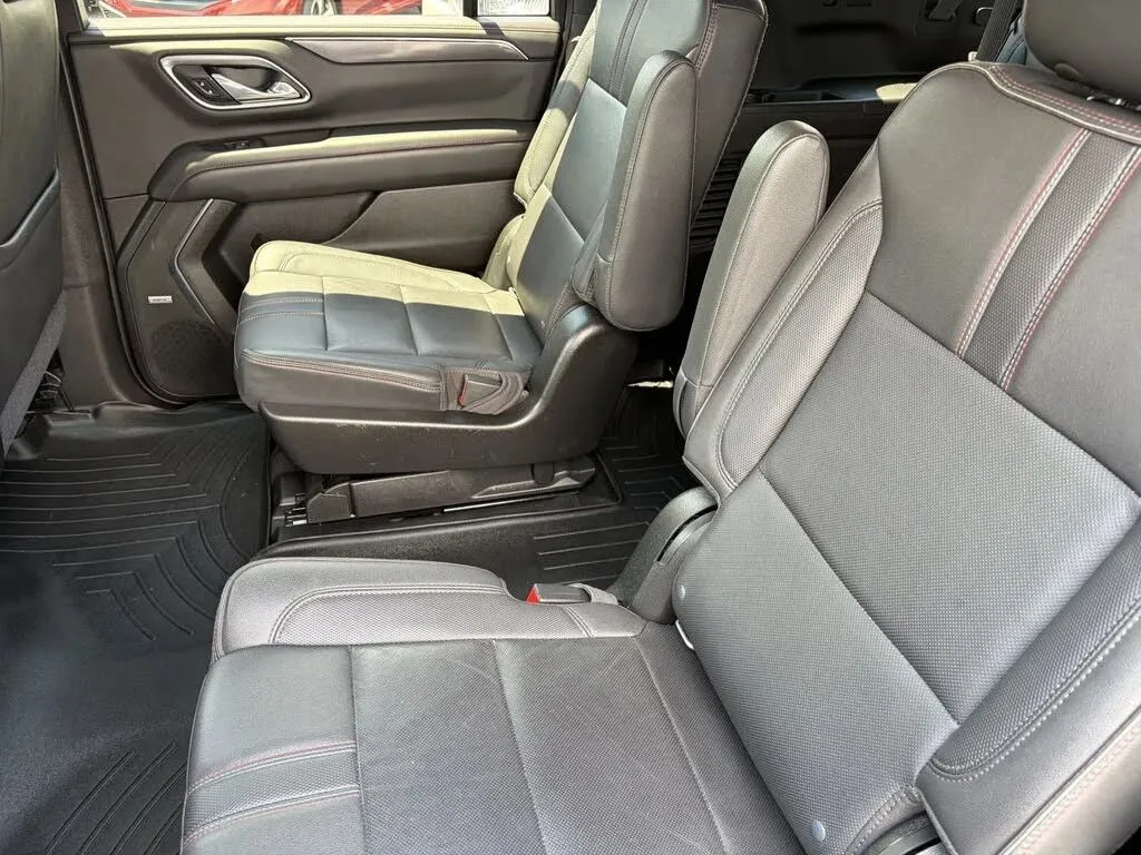 Chevrolet Suburban photo 19