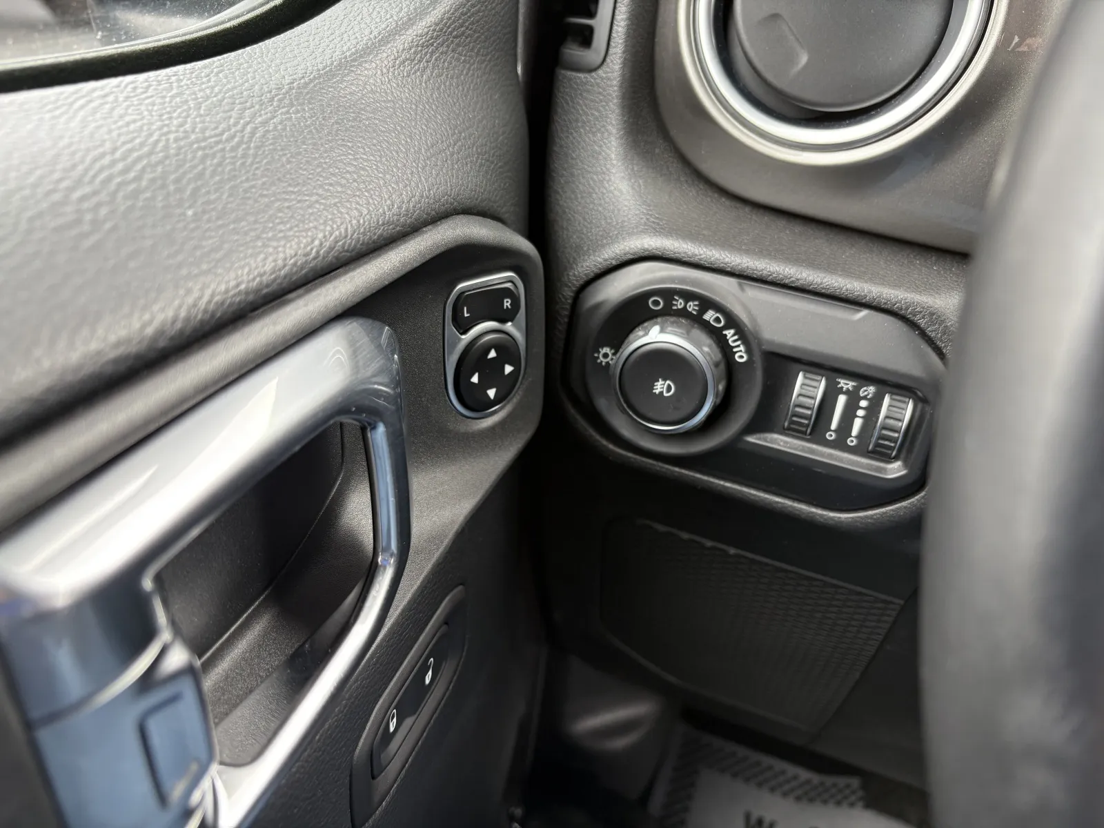 2018 Jeep All-New Wrangler Unlimited Sahara - Photo 22