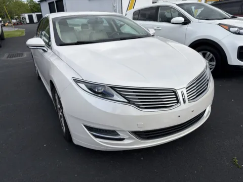 White 2013 Lincoln MKZ for sale in Lebanon, PA