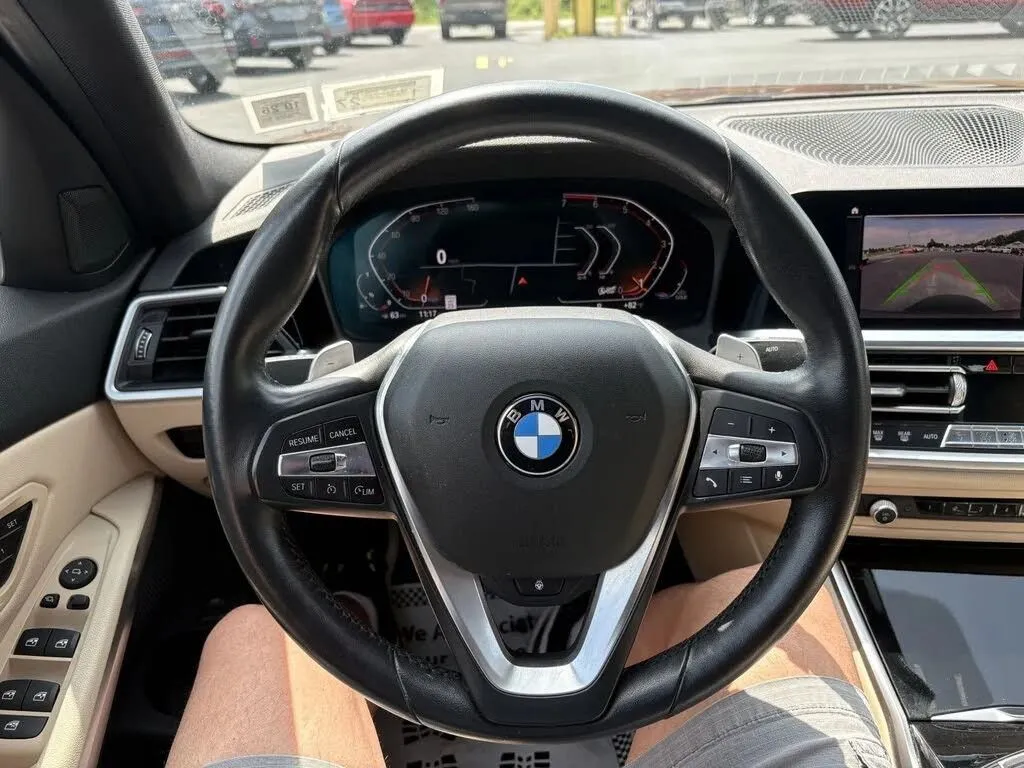 BMW 3 Series photo 11