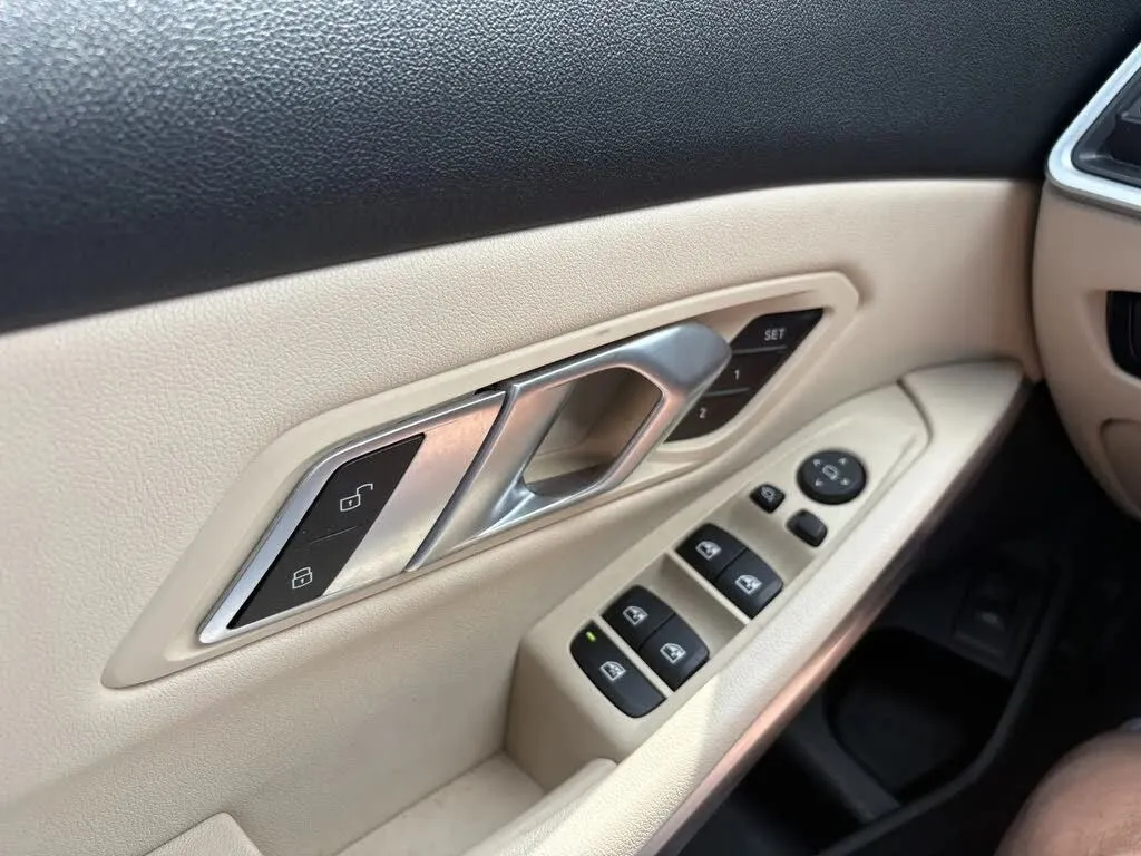 BMW 3 Series photo 24