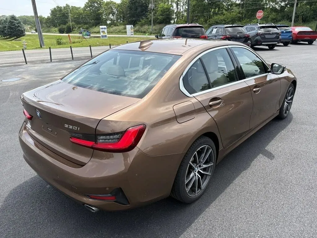 BMW 3 Series photo 8