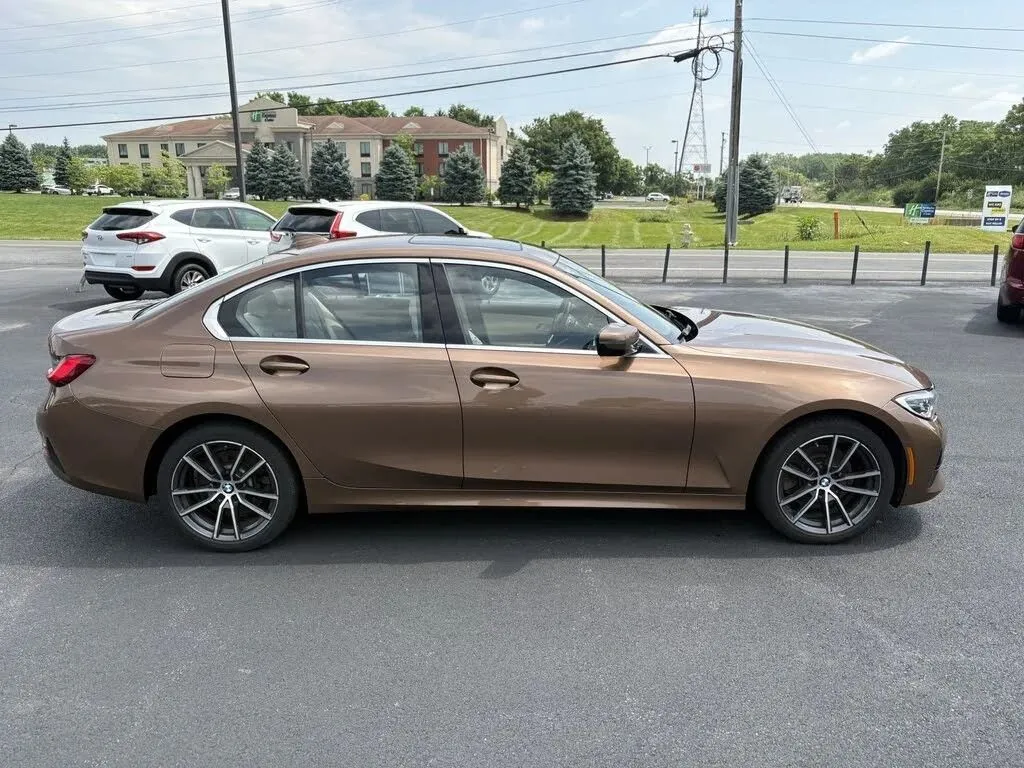 BMW 3 Series photo 9