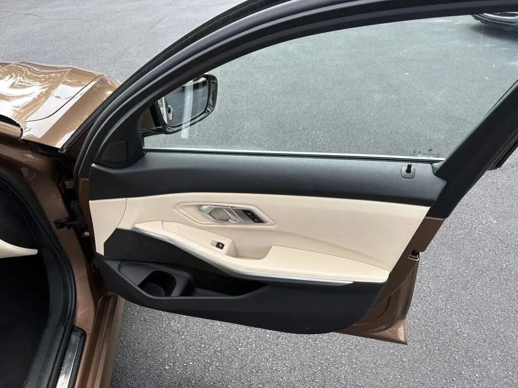 BMW 3 Series photo 32